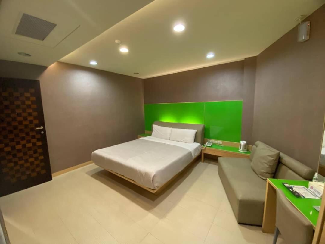 Love Hotel Pingtung Экстерьер фото