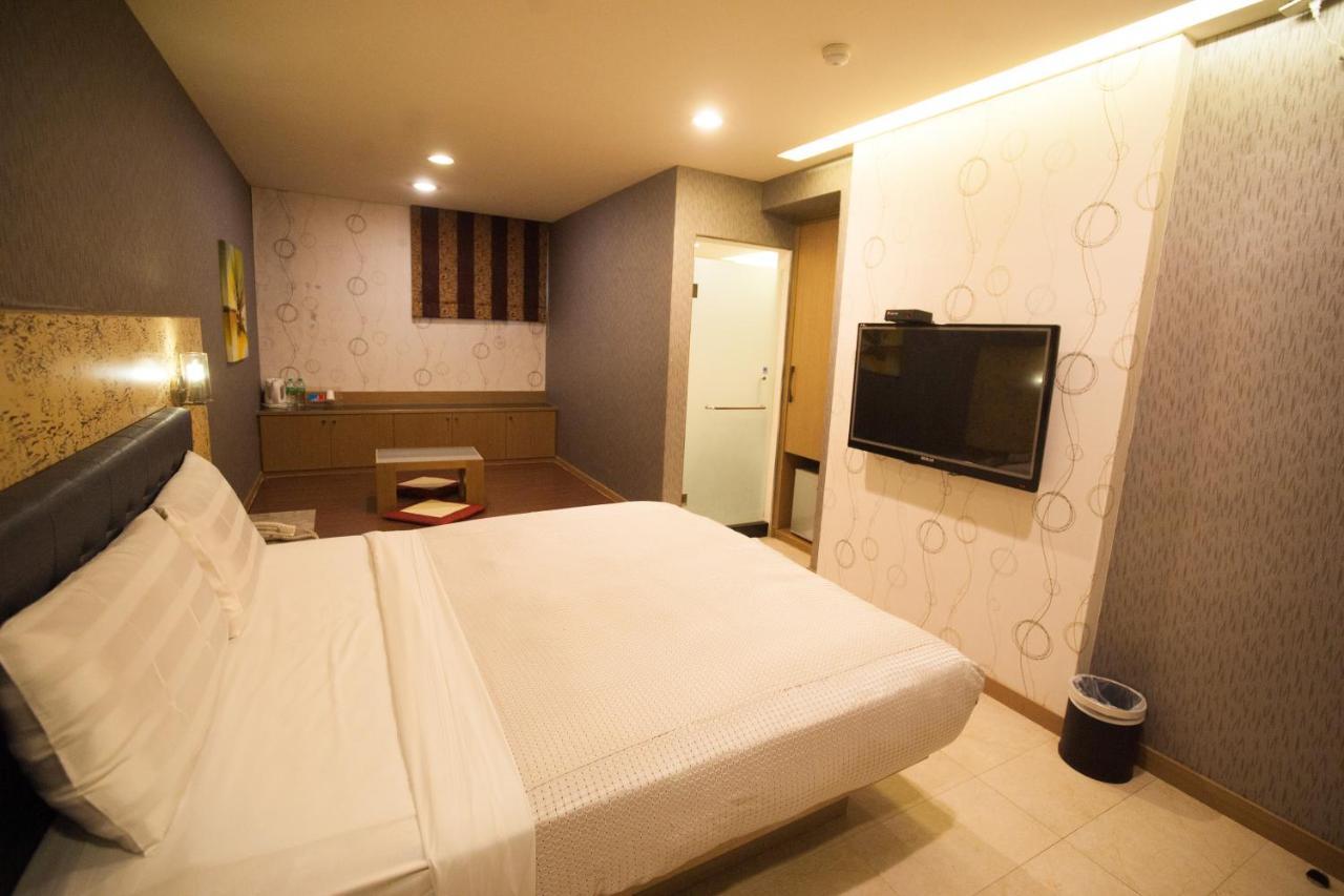 Love Hotel Pingtung Экстерьер фото